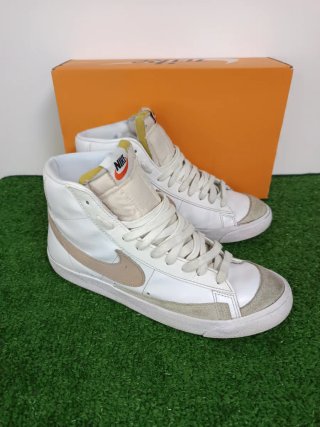 Nike Blazer Mid '77 Beige/Blanco Talla 43