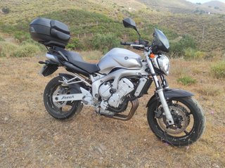 Yamaha Fazer Naked Plata y Negra