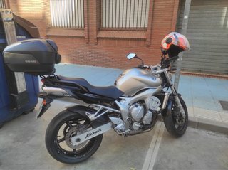 Yamaha Fazer Naked Plata y Negra