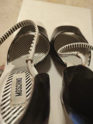 Sandali Moschino Neri e Bianchi
