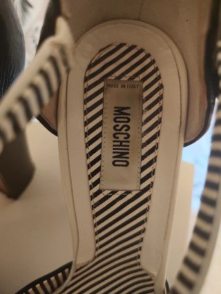 Sandali Moschino Neri e Bianchi
