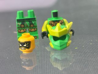 Minifigura LEGO Lloyd Dragón
