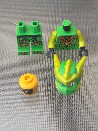 Minifigura LEGO Lloyd Dragón