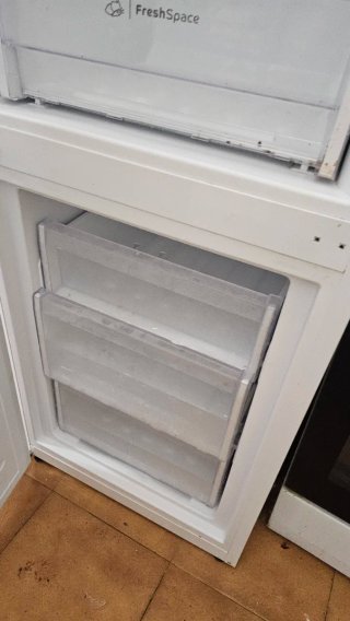 Nevera Indesit blanca