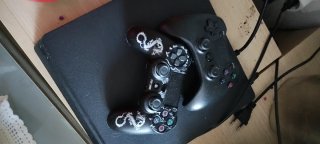 PS4 Slim 1TB + 2 mandos + 4 juegos