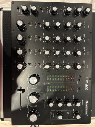 Omnitronic TRM-422 Mezclador Rotatorio + Maleta