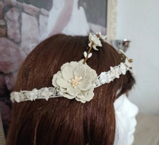 Corona comunión flores, más cosas en el perfil.