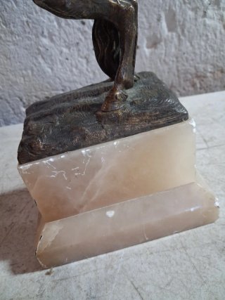 MUY ANTIGUA TALLA GRUESO BRONCE B E