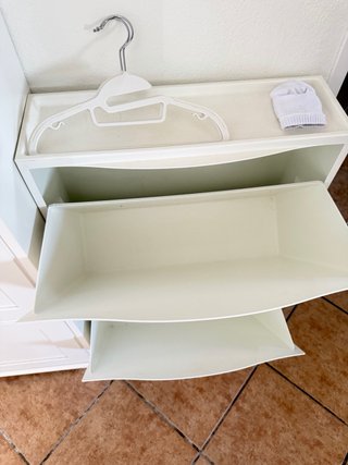 Zapatero blanco de plástico