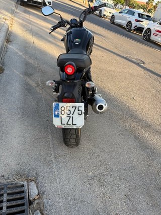 Yamaha XSR 125cc Negra/Dorada - 1500km