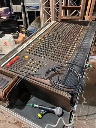 Mesa de mezclas Soundcraft Series 400B