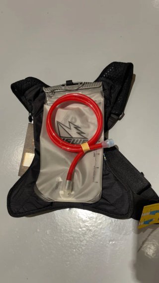 Mochila USWE Outlander XC 2L Negra