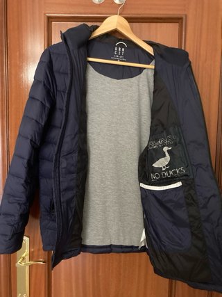 Anorak azul con capucha