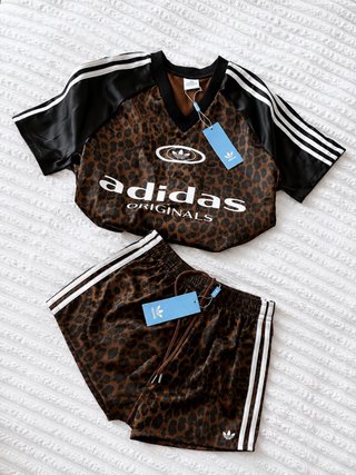 Conjunto Adidas Animal Print Talla M