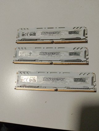 3x Crucial Ballistix DDR4
