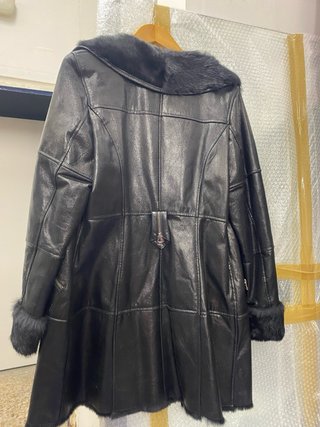 Chaquetón 3/4 cuero y piel conejo negro