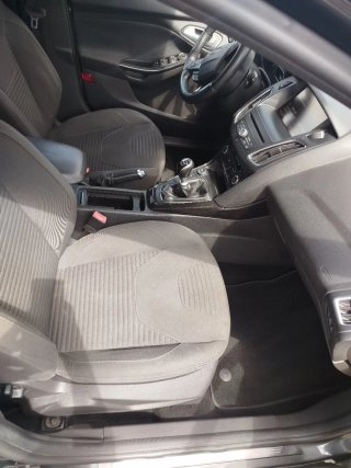 Ford Focus 2015 con libro de mantenimientos