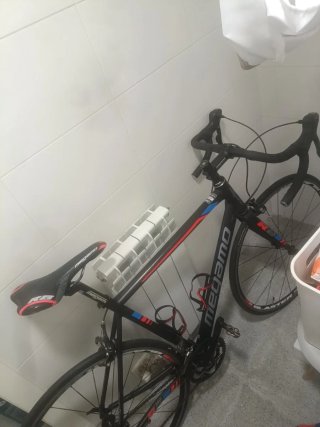 Bicicleta de carretera Megamo R8