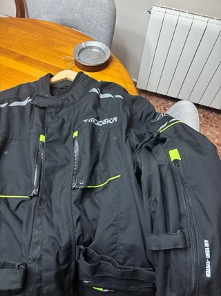 Chaqueta de moto negra