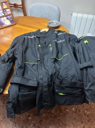 Chaqueta de moto negra