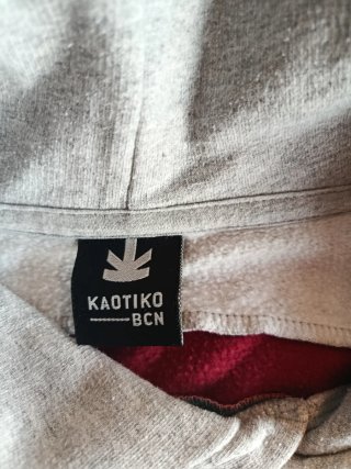 Sudadera Kaotiko gris con rayas multicolor