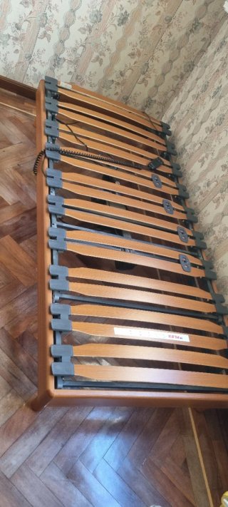 Cama clínica articulada madera y plástico