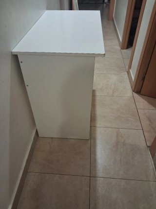 Escritorio blanco de madera