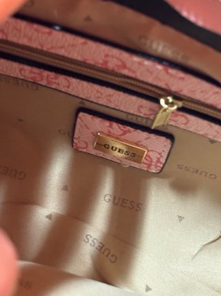 Bolso Guess rosa con monedero y correa