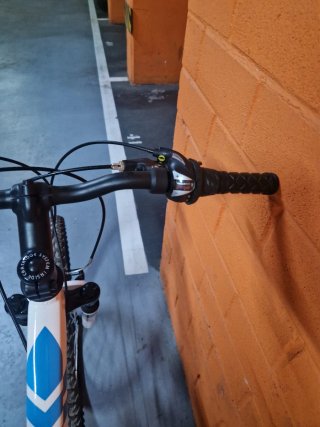 Bicicleta B-Pro 26 Blanca y Azul