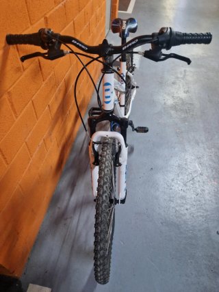 Bicicleta B-Pro 26 Blanca y Azul