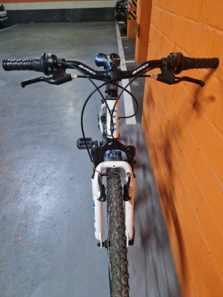 Bicicleta B-Pro 26 Blanca y Azul