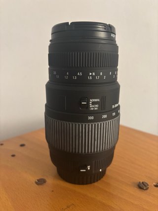 Sigma 70-300mm f/4-5.6 DG Macro Canon EF + parasol