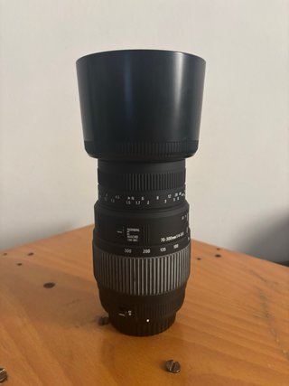 Sigma 70-300mm f/4-5.6 DG Macro Canon EF + parasol