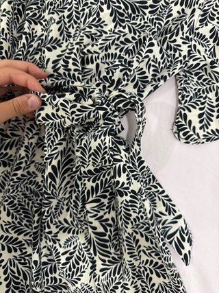 Vestido estampado cuello pico mangas mariposa S/M