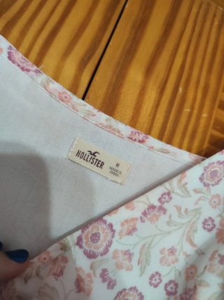 Vestido Hollister floral rosa y blanco