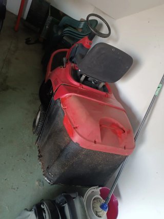 Tractor cortacésped Viking rojo