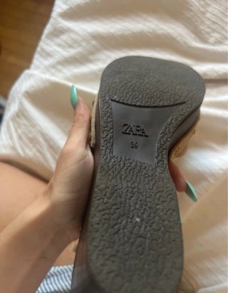 Zapato cuña Zara beige y marrón
