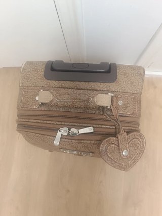 Conjunto Maleta Cabina Guess + Bolso
