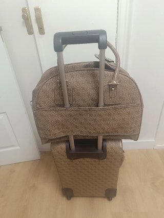 Conjunto Maleta Cabina Guess + Bolso