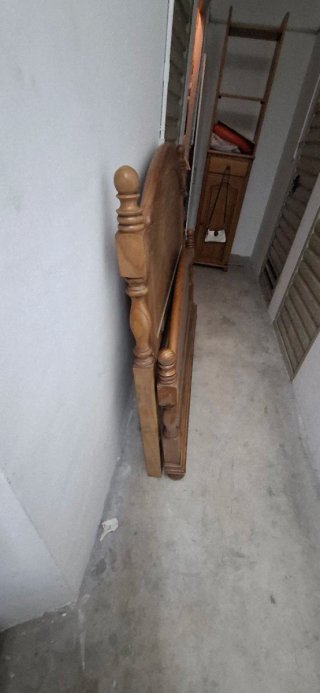 Cama de madera pino 30 años
