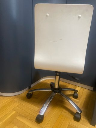 Silla de escritorio con diseño matemático