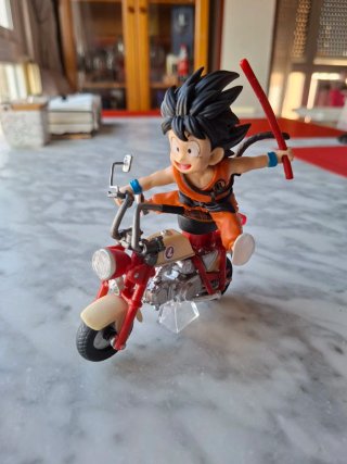 Figura Dragon Ball Goku Moto