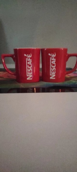 2 Tazas Nescafé Rojas