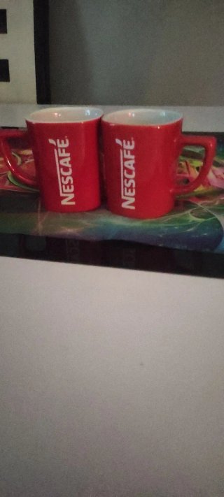 2 Tazas Nescafé Rojas