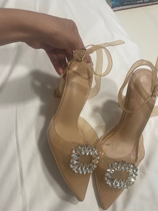 Tacones transparentes con pedrería