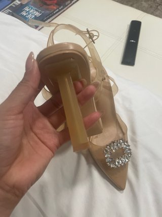 Tacones transparentes con pedrería