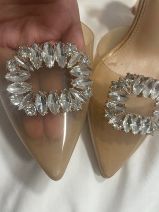 Tacones transparentes con pedrería