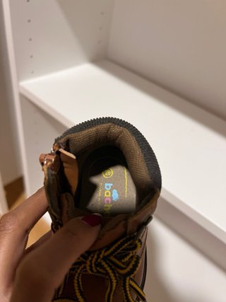 Botas marrones para bebé