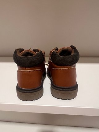 Botas marrones para bebé