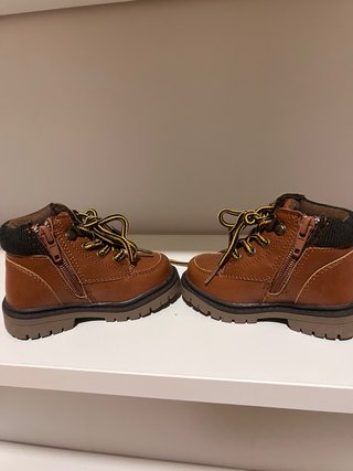 Botas marrones para bebé